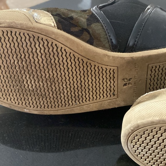 Butterfly twist, camo short boots, size 8 zippers are a little touchy, they work - Picture 5 of 8